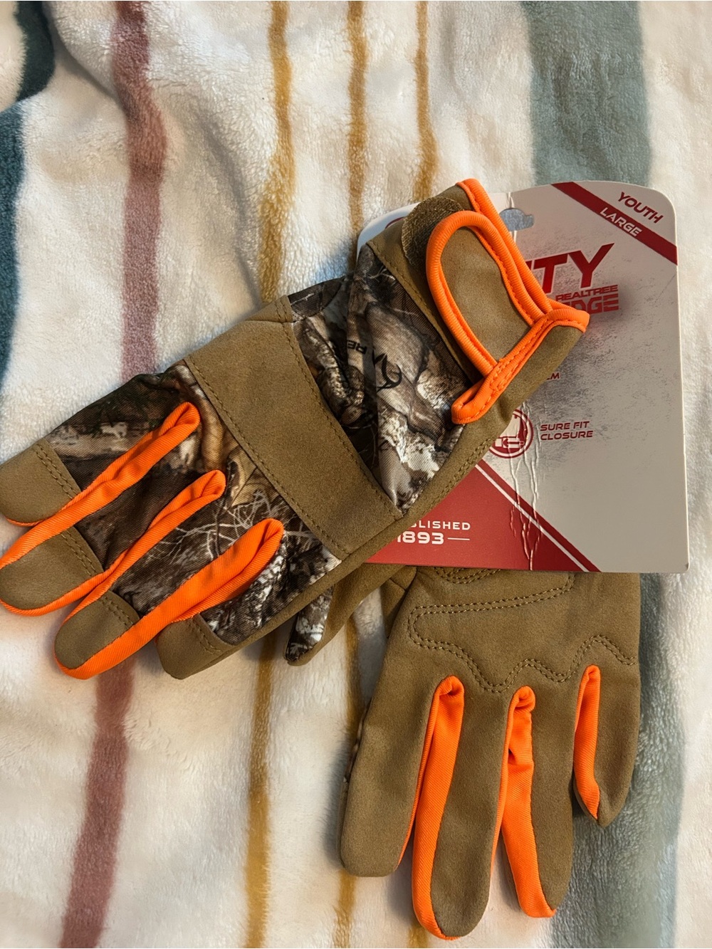 Youth Realtree Camo Gloves with Blaze Orange Accents